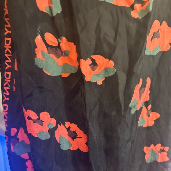 DKNY - Picture 3 of 8